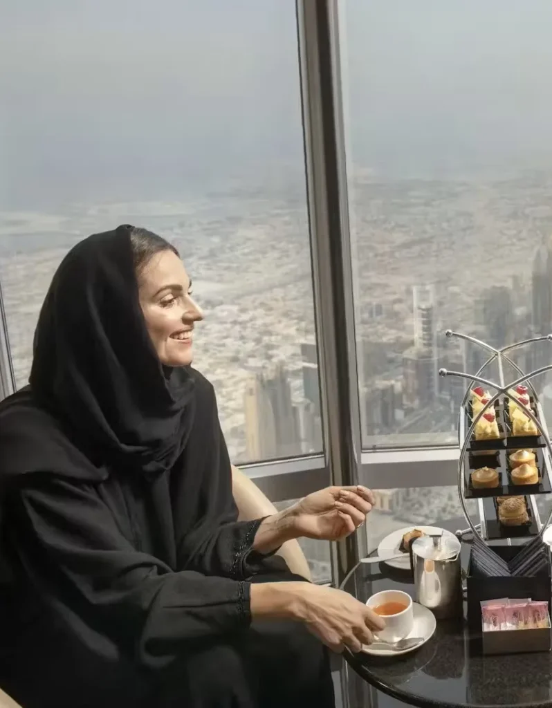a women at the lounge burj khalifa level 152