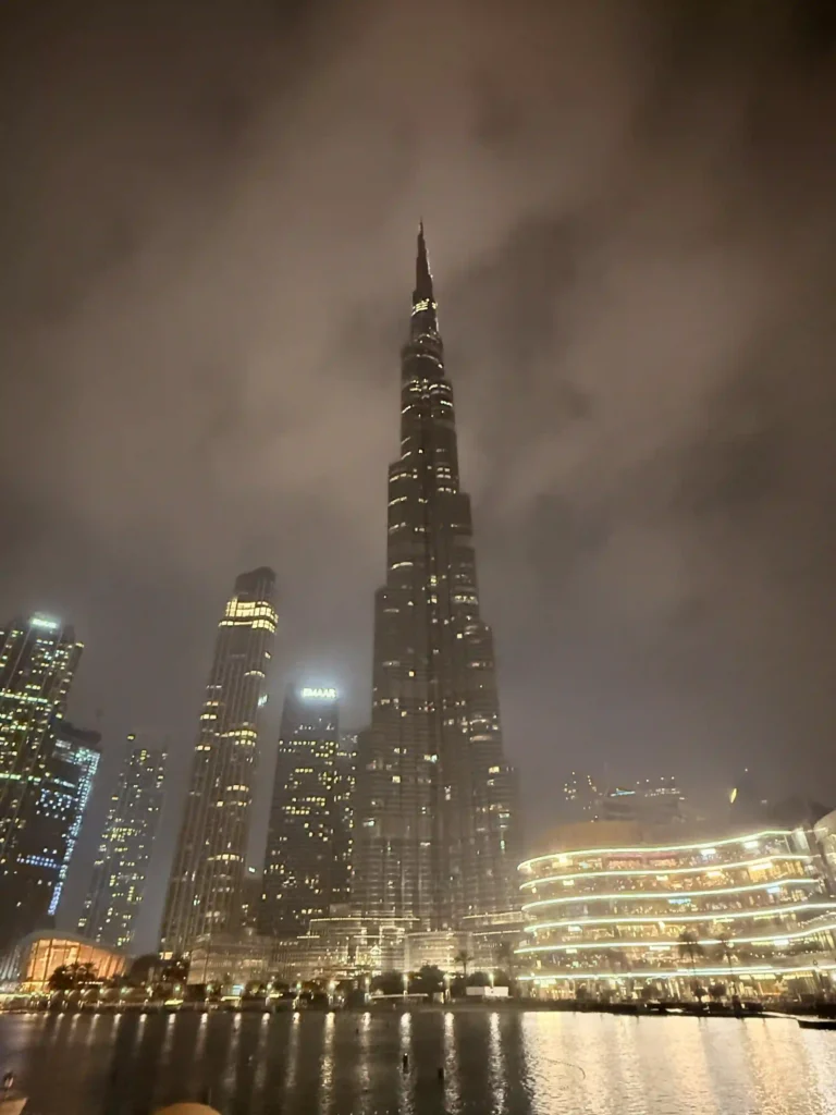 clouds around burj khalifa