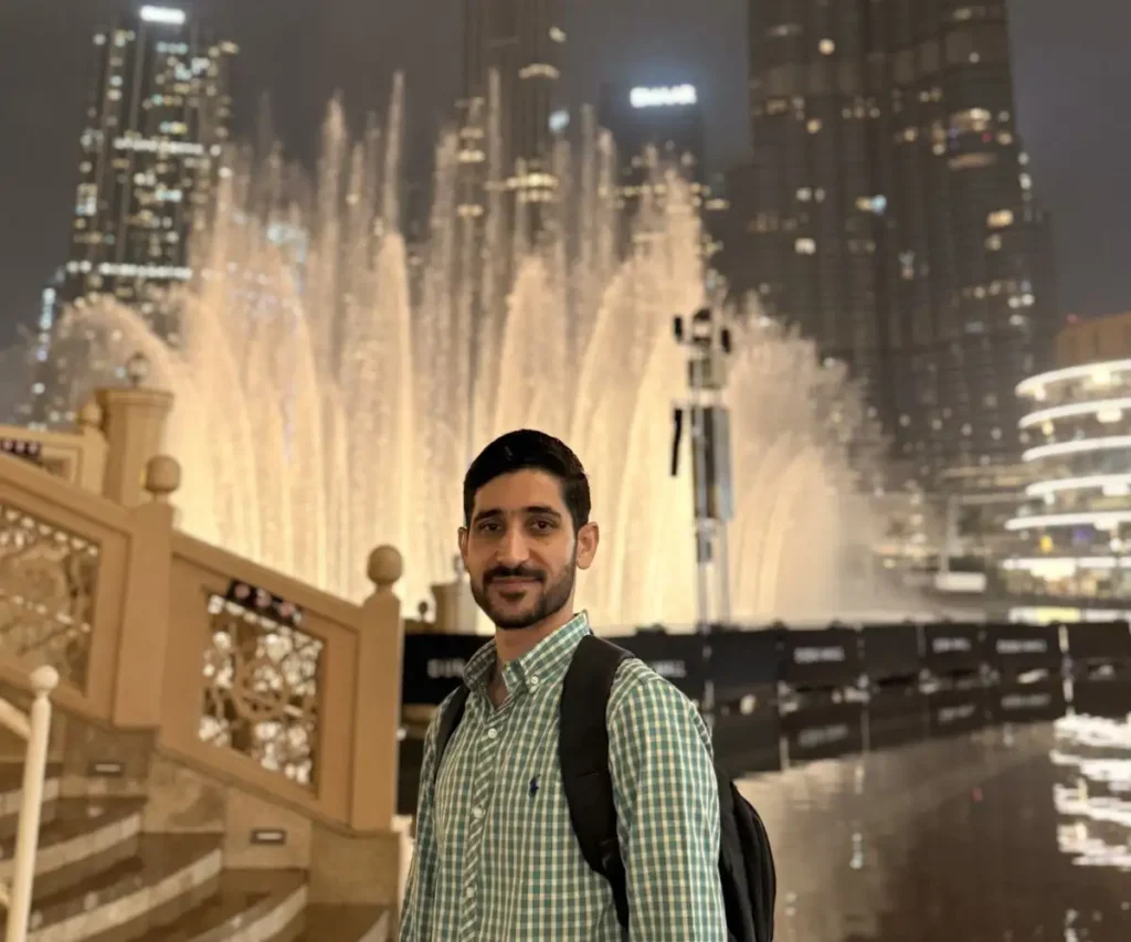 Dubai fountain behind me